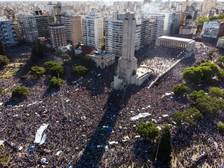 Može se kada se hoće: Luda proslava ujedinila navijače dva najveća rivala
