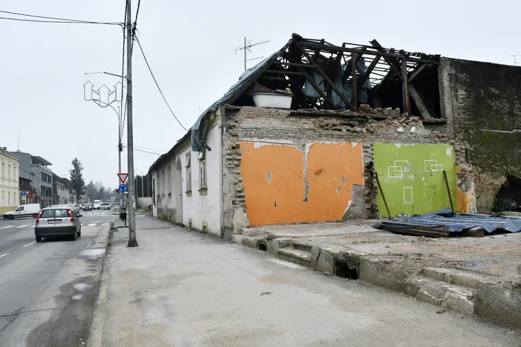 Najava gradnje stadiona izazvala ljutnju. Dijele se snimke potresom pogođenog područja, javila se i Kosor