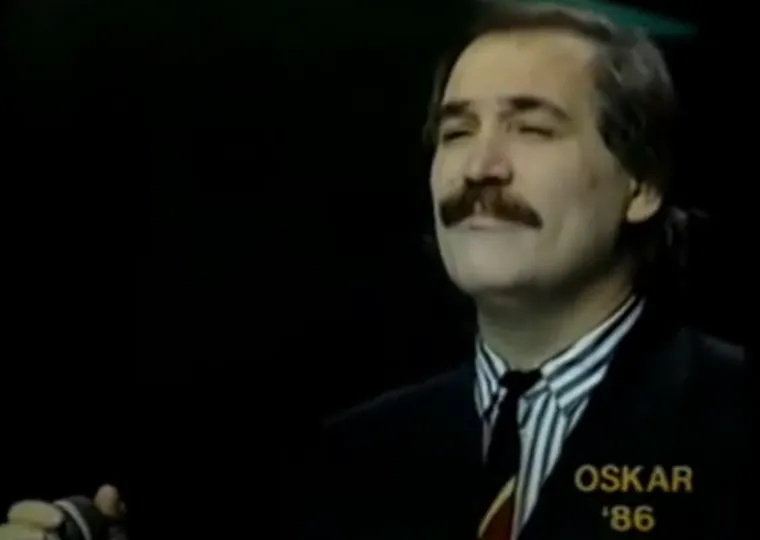 Legendarni Mišo Kovač, tada je bio 45-godišnjak na vrhuncu popularnosti. Proglašen je 1986.  za pjevača godine, a upravo je te sezone snimio neke od svojih najljepših pjesama kao što su Ako me ostaviš i Jedan dan života.