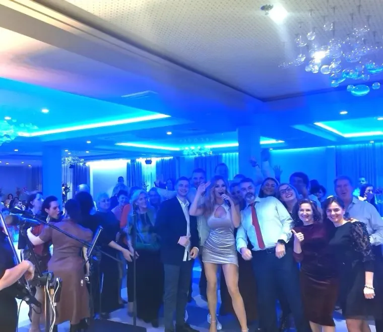 Lille je majstorica održavanja oblina u 'nemogućim' haljinicama: Ali, fanovima nada ne kopni. Ovo je stvarno riskantno