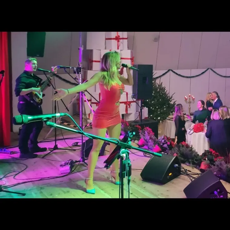 Lille je majstorica održavanja oblina u 'nemogućim' haljinicama: Ali, fanovima nada ne kopni. Ovo je stvarno riskantno