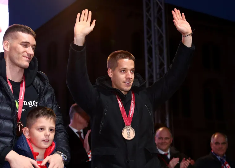 Split erumpirao: Vatreni se popeli na pozornicu, pogledajte atmosferu