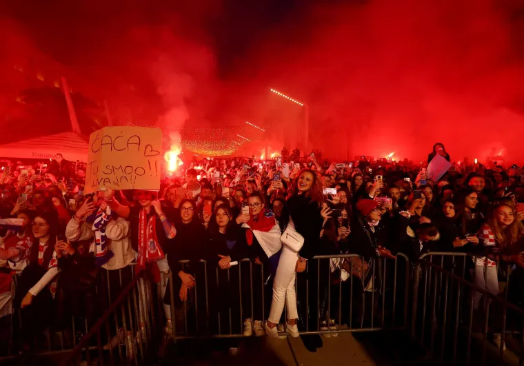 Split erumpirao: Vatreni se popeli na pozornicu, pogledajte atmosferu