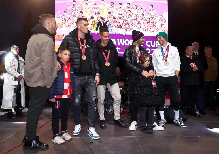 Split erumpirao: Vatreni se popeli na pozornicu, pogledajte atmosferu