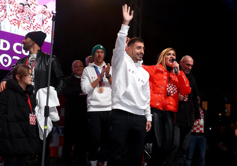 Split erumpirao: Vatreni se popeli na pozornicu, pogledajte atmosferu