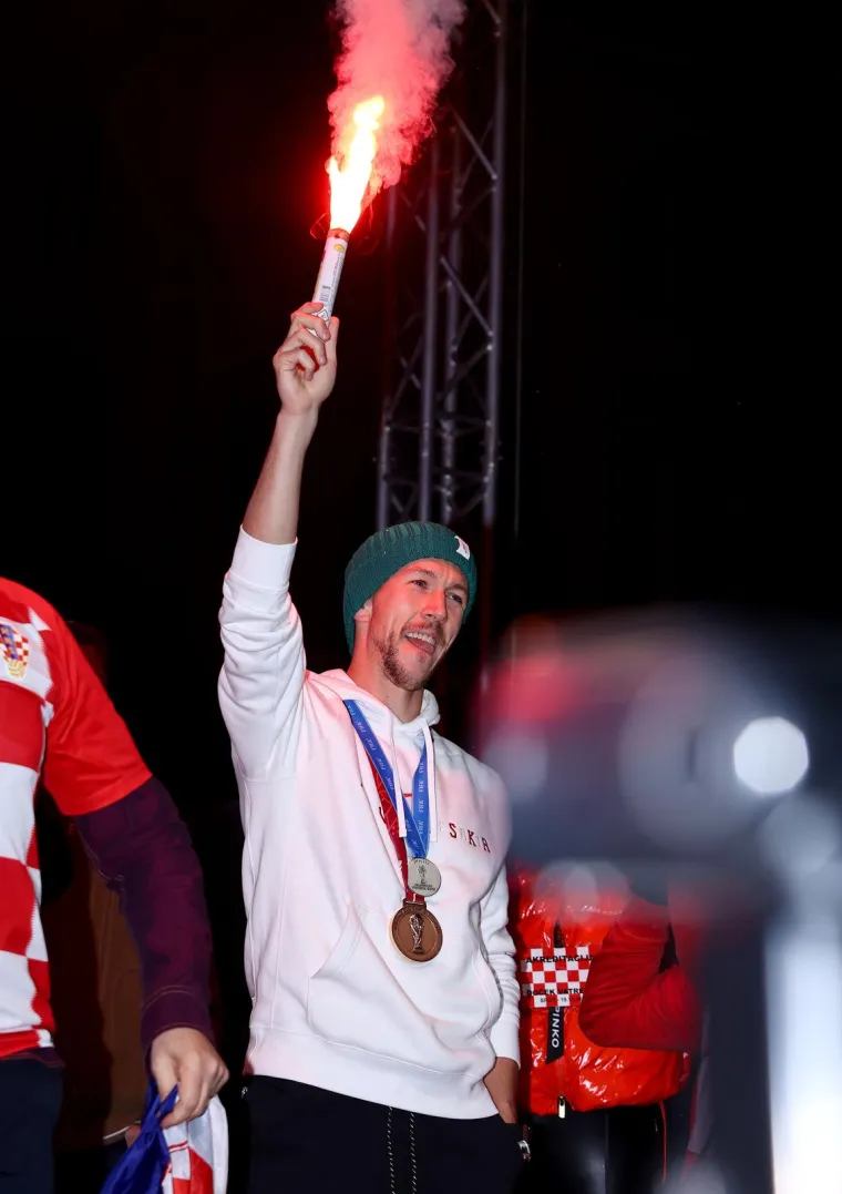 Split erumpirao: Vatreni se popeli na pozornicu, pogledajte atmosferu