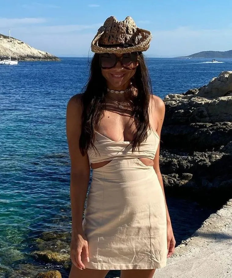 Borna Kotromanić u istu rečenicu stavila Thompsona i Cecu, a potom nastavila u revijalnom tonu: 'Naravno da smo za dom spremni...'