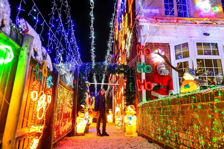 Briga njih za cijene struje, razvukli 80.000 lampica i jo&scaron; hrpu čudesa: Te&scaron;ko da će itko nadma&scaron;iti božićnu bajku ovih stanara