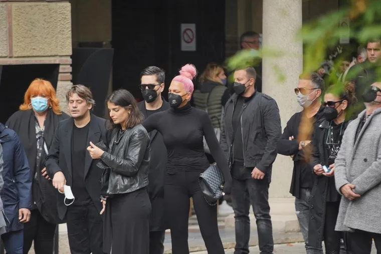 Bio je vrlo ekscentričan i svoj, bez dlake na jeziku, a nije se ustručavao govoriti o svojoj prošlosti i problemima s drogom.