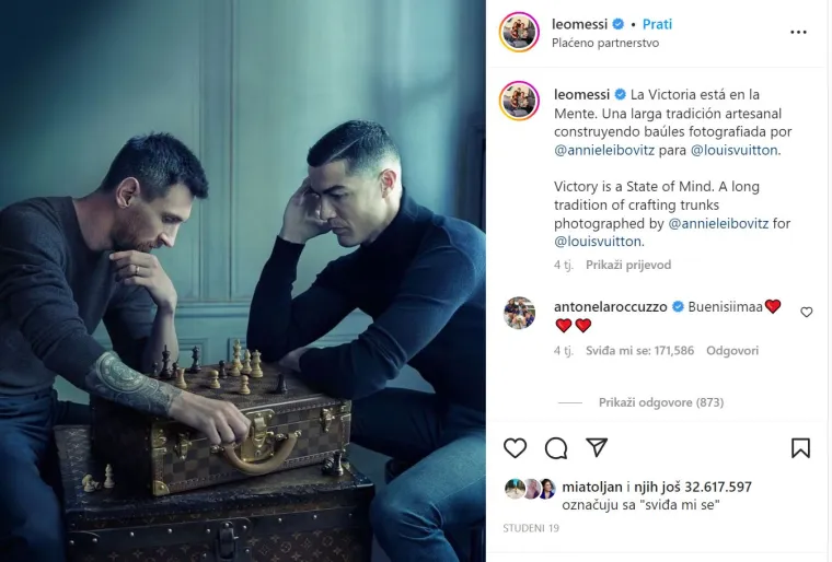 6. Nogometaši Messi i Ronaldo igraju šah: Obojica su fotku podijelili na svojim društvenim mrežama, a fotografija na Messijevu profilu je skupila 32 milijuna lajkova. 