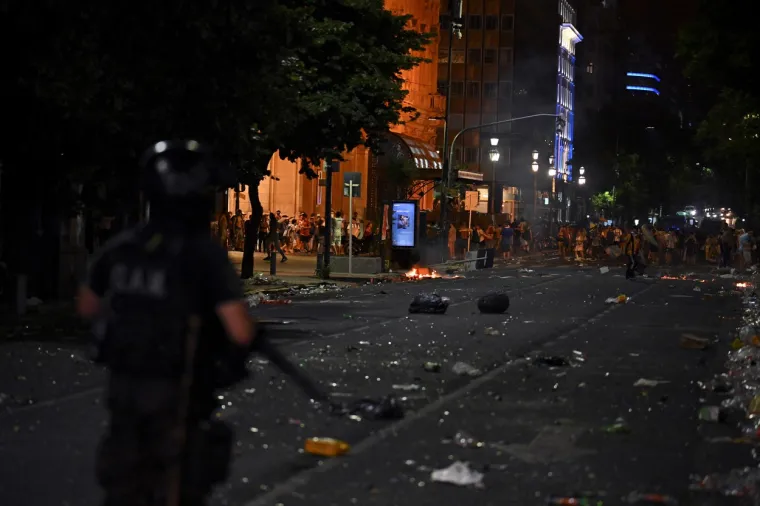 Neredi zasjenili slavlje: Pogledajte kako izgleda devastirana prijestolnica Argentine