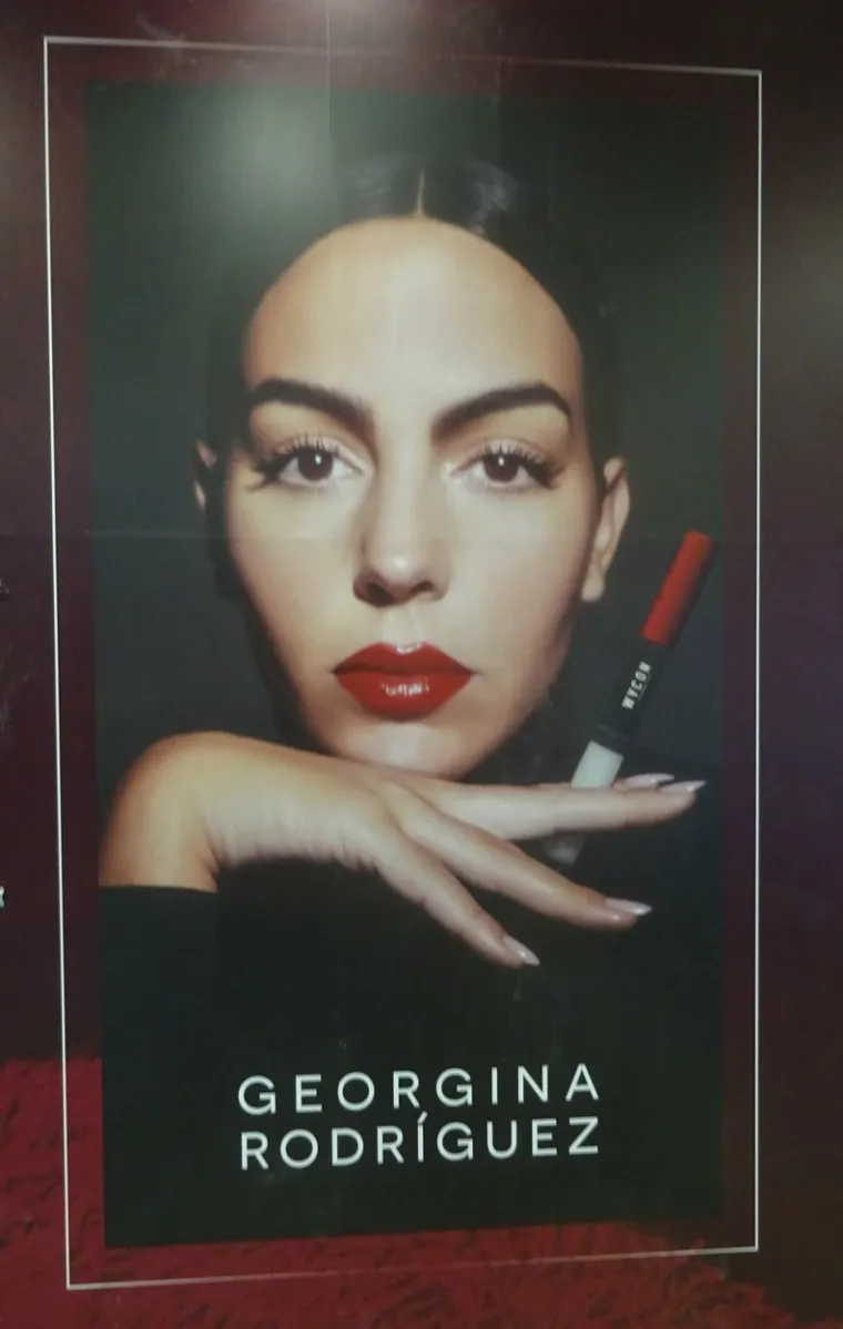 Fatalnu Georginu paparazzi uhvatili malkice nespremnu: Ovako Ronaldova krasotica izgleda kad misli da je ne snimaju