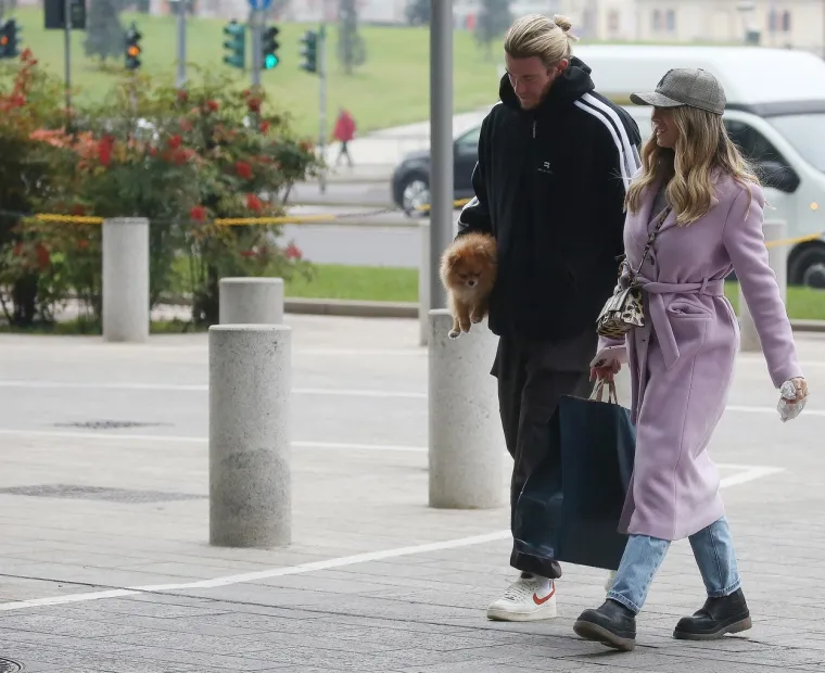 Diletta snimljena u intimnom trenutku. Pogledajte što je radila s dečkom na ulici usred bijelog dana