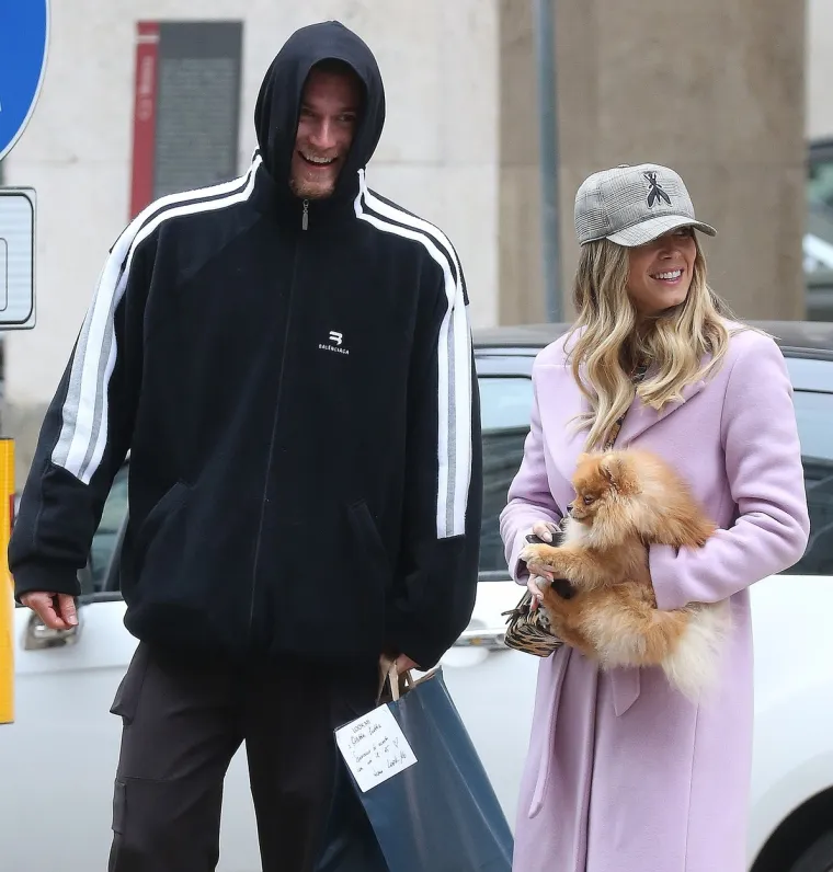 Diletta snimljena u intimnom trenutku. Pogledajte što je radila s dečkom na ulici usred bijelog dana