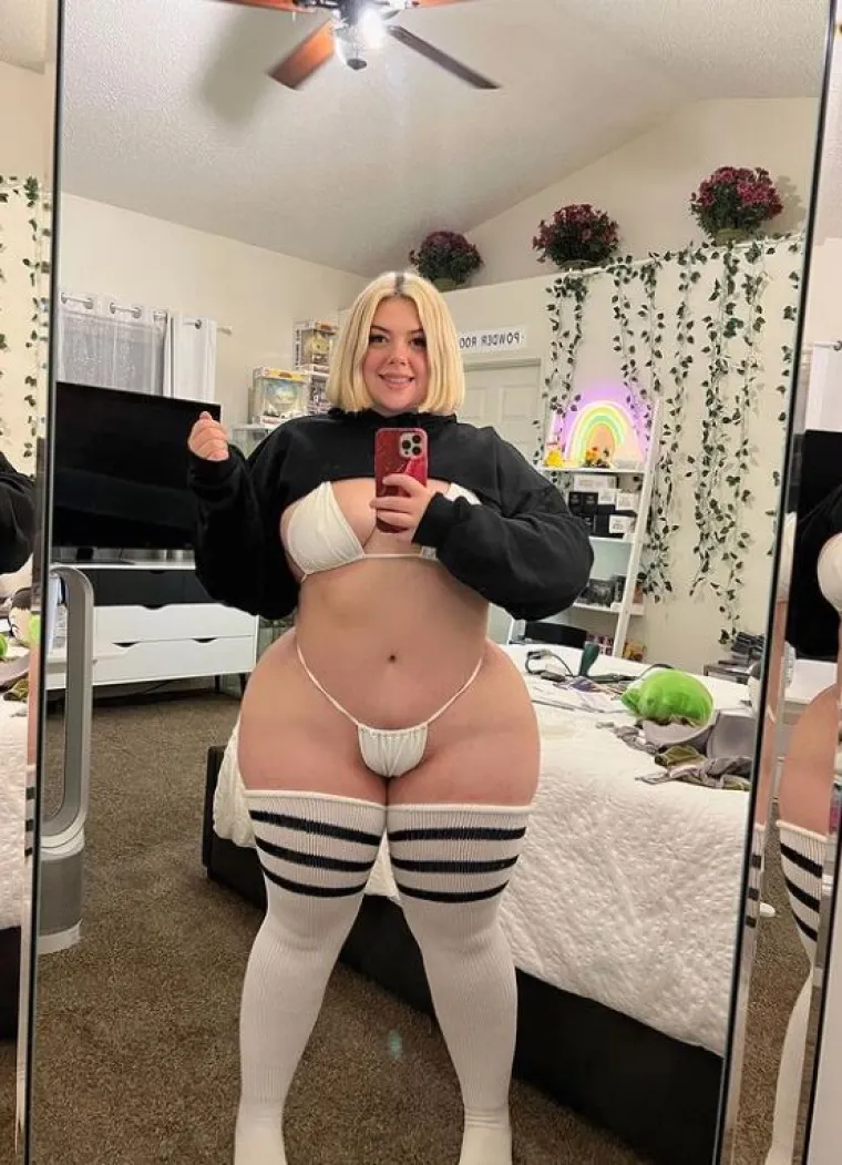 S vi&scaron;e novca nego &scaron;to može izbrojiti, majka dvoje djece gradi vilu s pet spavaćih soba i planira ljetno putovanje u Europu.