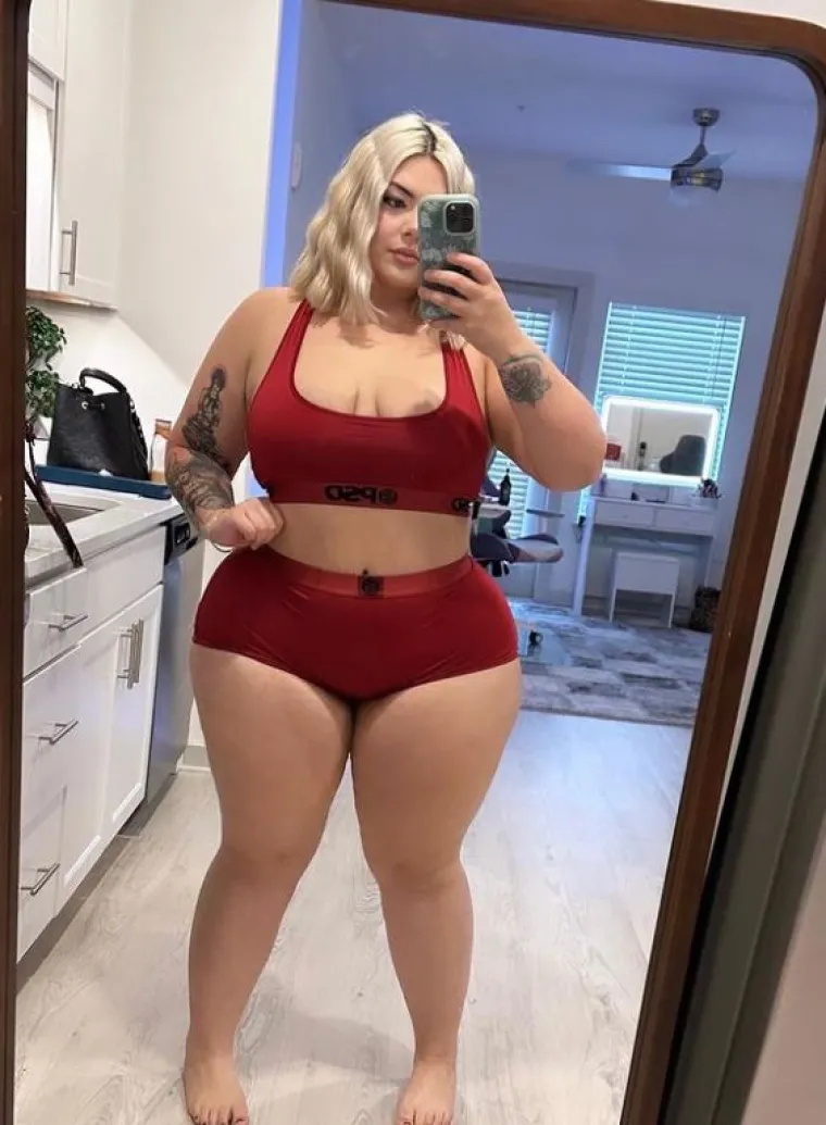 Ni od posla u striptiz klubu nije uspijevala prehraniti djecu, no slike gole guze sada joj donose 700.000 kuna mjesečno