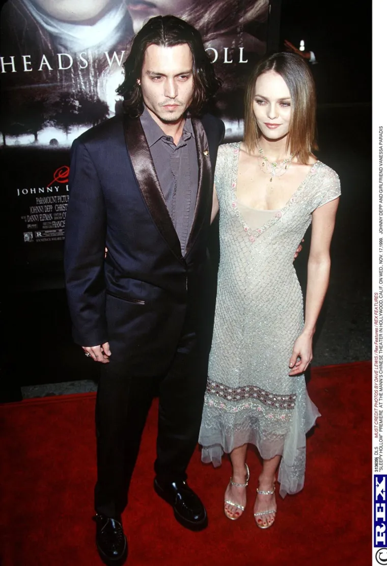 Upoznali su se u Parizu gdje je Depp snimao film u režiji Romana Polanskog 1998. godine. Glumac je jednom ispričao što mu je prošlo kroz glavu kad ju je prvi put ugledao: &quot;Nosila je haljinu otvorenih leđa i u trenutku dok sam gledao njezin vrat, okrenula se. Kada sam vidio njezine oči sve je prestalo i odmah sam se zaljubio&quot;, rekao je. 