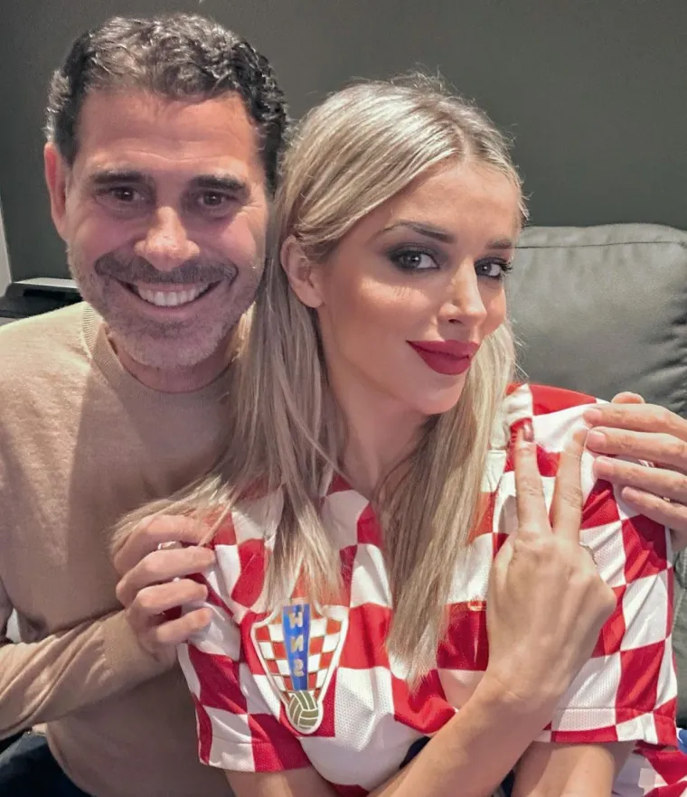 Tijekom Svjetskog prvenstva u Katru, Fani i Fernando bodrili su hrvatsku nogometnu reprezentaciju koja je igrala za 3. mjesto s Marokom i osvojila broncu. Inače, Fernando je bivši španjolski nogometaš.