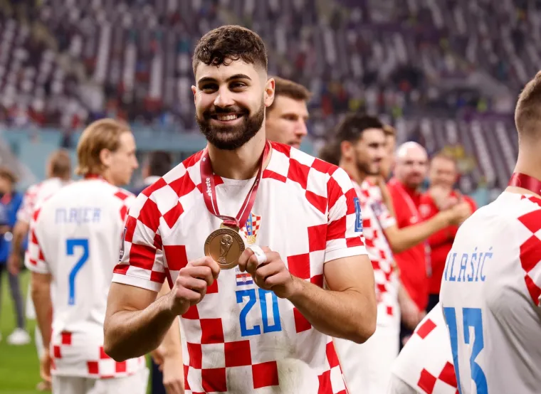 Hrvatski nogometni reprezentativac Joško Gvardiol danas slavi 21. rođendan. 