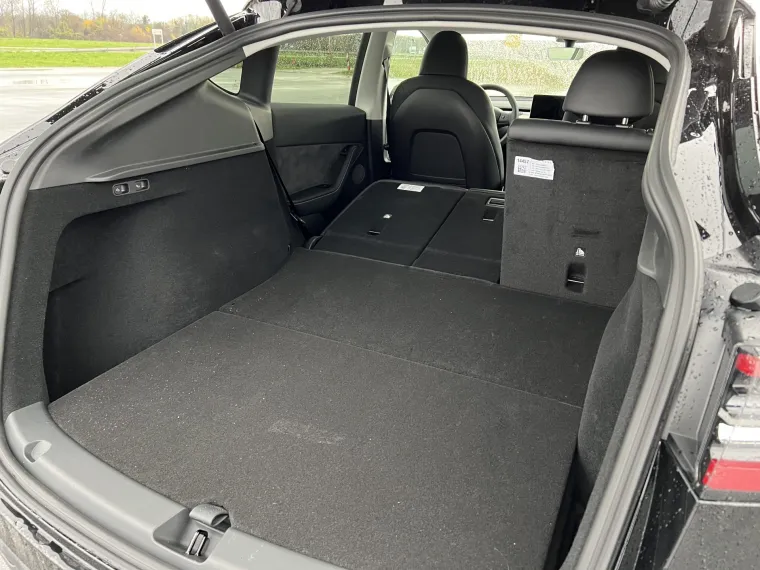 Prostranost: Automobil je ogroman te ima jako puno prostora