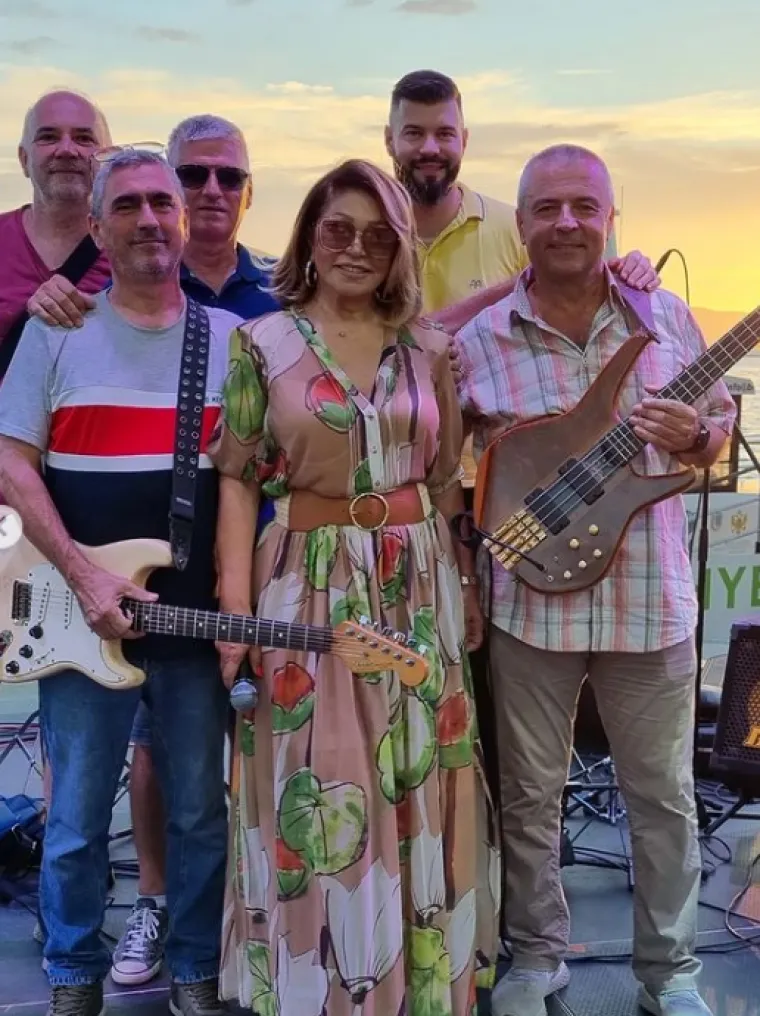 Neda Ukraden je i sa 72 najseksi baka Balkana: Ove godine nije izlazila iz uskih krpica, donosimo sva njena top izdanja