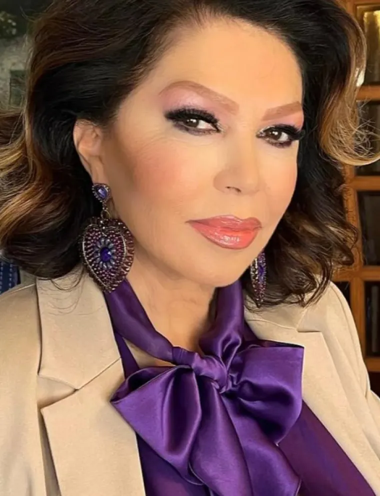 Neda Ukraden je i sa 72 najseksi baka Balkana: Ove godine nije izlazila iz uskih krpica, donosimo sva njena top izdanja