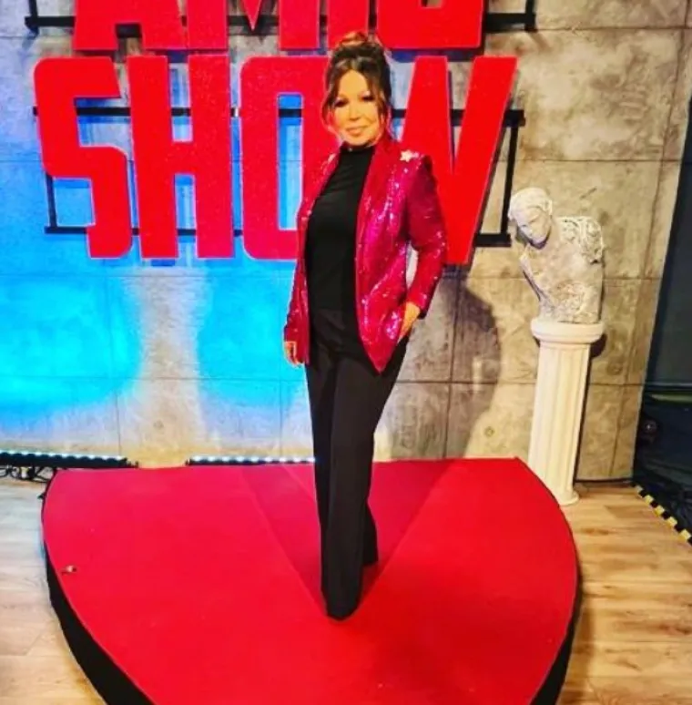 Neda Ukraden je i sa 72 najseksi baka Balkana: Ove godine nije izlazila iz uskih krpica, donosimo sva njena top izdanja