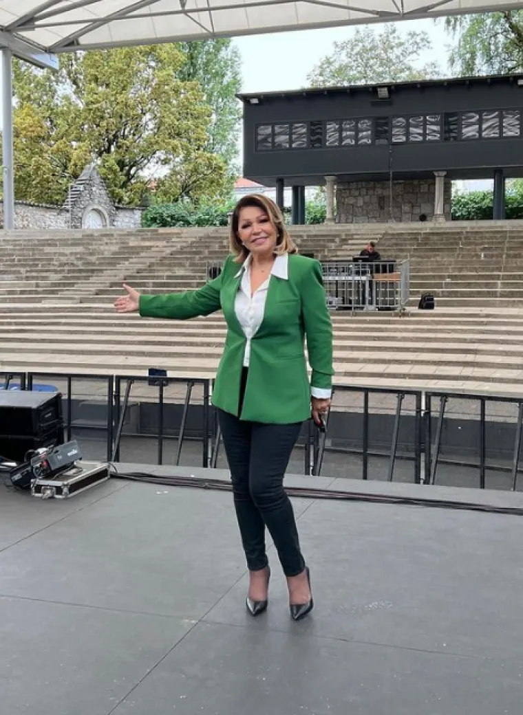 Neda Ukraden je i sa 72 najseksi baka Balkana: Ove godine nije izlazila iz uskih krpica, donosimo sva njena top izdanja