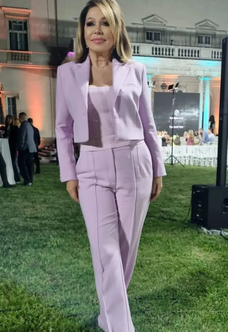 Neda Ukraden je i sa 72 najseksi baka Balkana: Ove godine nije izlazila iz uskih krpica, donosimo sva njena top izdanja