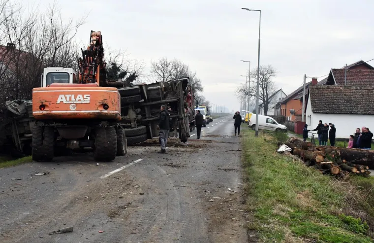 Stra&scaron;ni prozori nakon nesreće u Slavoniji: Sudar kamiona i tegljača