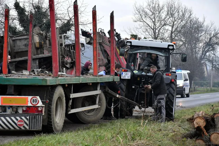 Stra&scaron;ni prozori nakon nesreće u Slavoniji: Sudar kamiona i tegljača