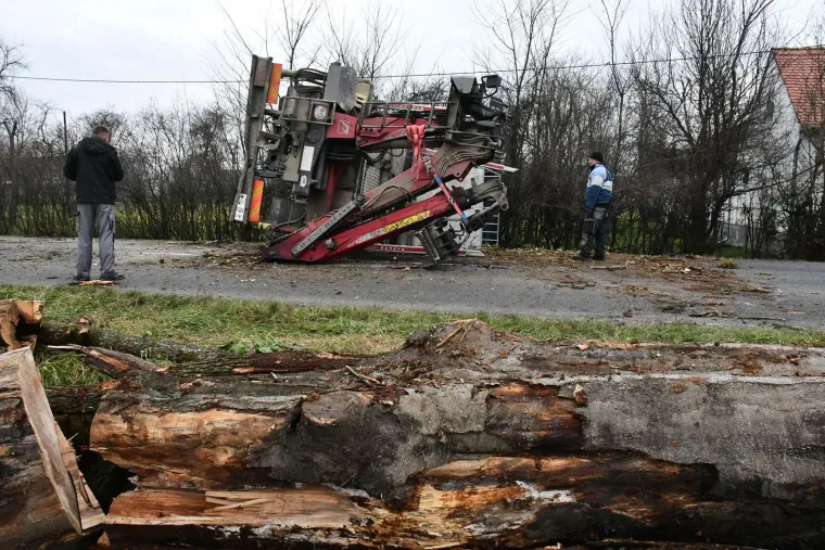 Stra&scaron;ni prozori nakon nesreće u Slavoniji: Sudar kamiona i tegljača