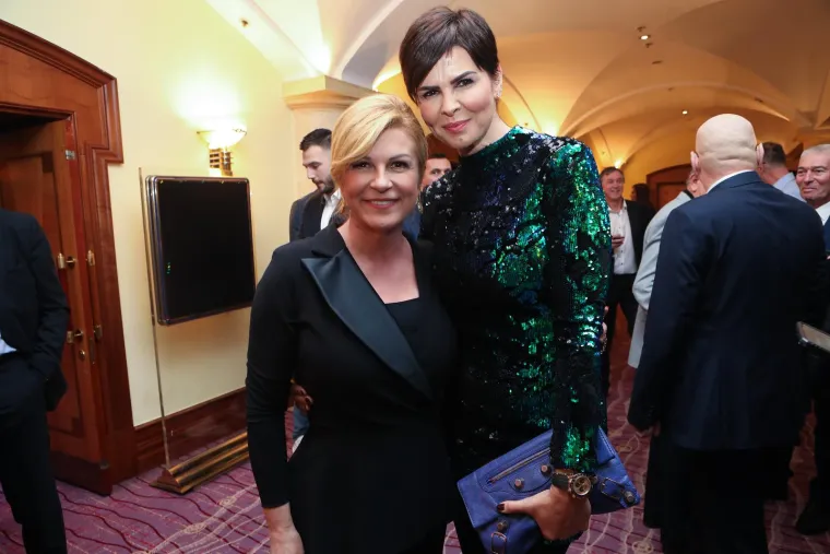 Kolinda se razveselila kao malo dijete kad je vidjela Anicu Kovač: Nakon &scaron;to ju je po&scaron;teno izgrlila, vi&scaron;e se od nje nije odvajala