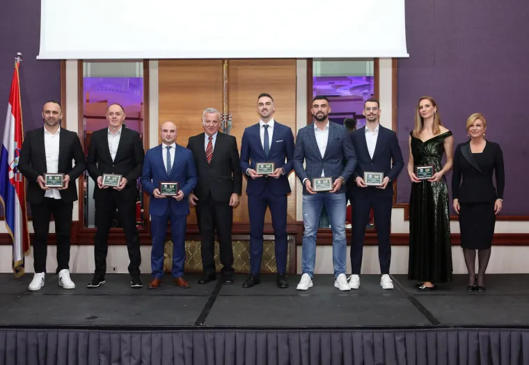 Kolinda se razveselila kao malo dijete kad je vidjela Anicu Kovač: Nakon &scaron;to ju je po&scaron;teno izgrlila, vi&scaron;e se od nje nije odvajala