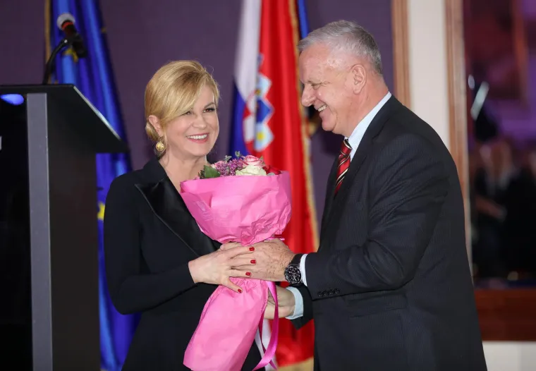 Kolinda se razveselila kao malo dijete kad je vidjela Anicu Kovač: Nakon &scaron;to ju je po&scaron;teno izgrlila, vi&scaron;e se od nje nije odvajala