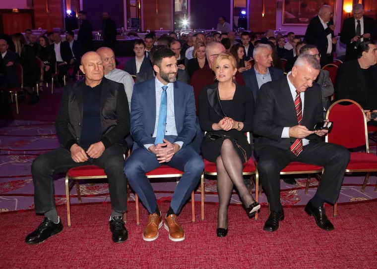 Kolinda se razveselila kao malo dijete kad je vidjela Anicu Kovač: Nakon &scaron;to ju je po&scaron;teno izgrlila, vi&scaron;e se od nje nije odvajala
