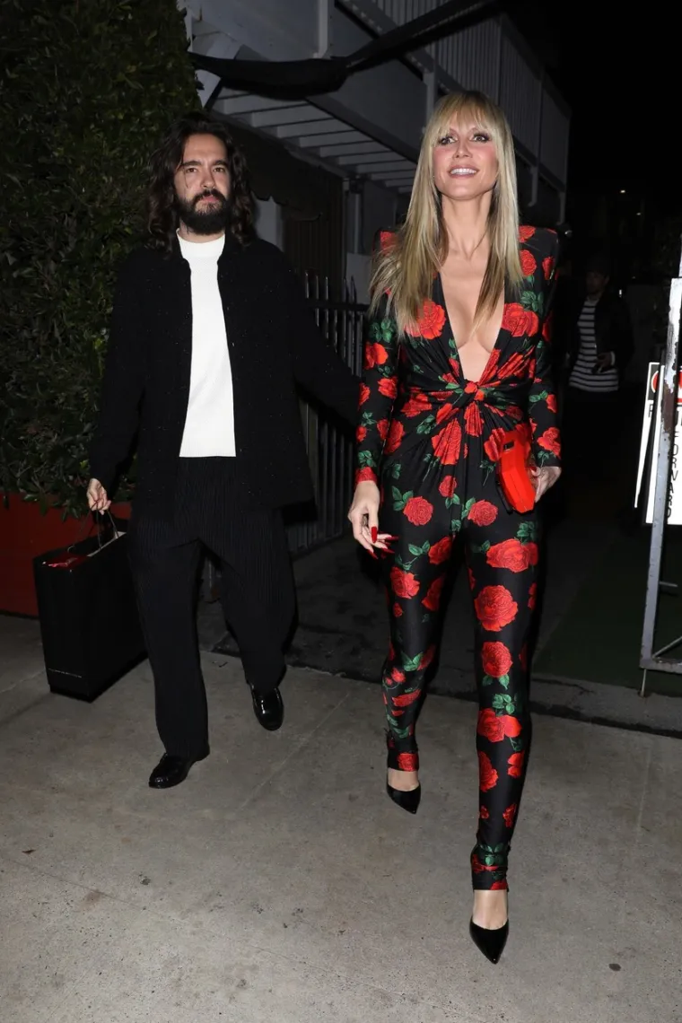 Uz 16 godina mlađeg supruga Heidi Klum je i doslovno - procvjetala: S ovakvim dekolteom do pupka nije prošla 'ispod radara'