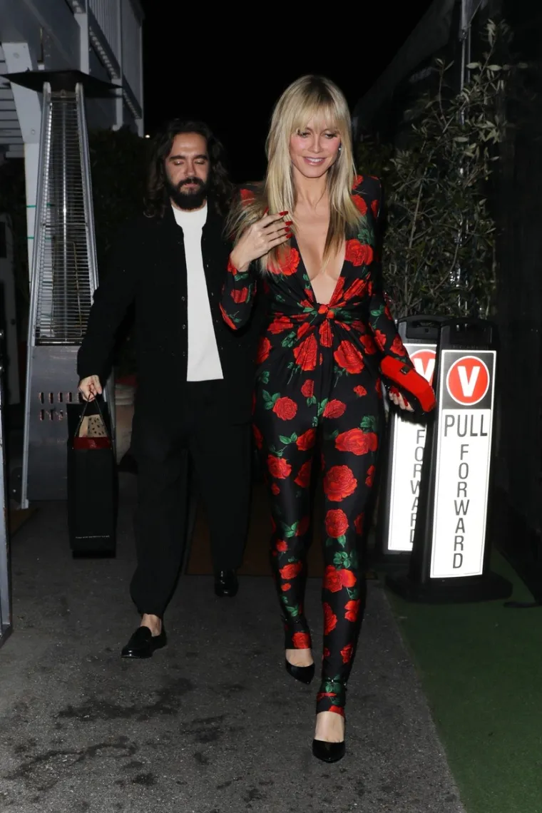 Uz 16 godina mlađeg supruga Heidi Klum je i doslovno - procvjetala: S ovakvim dekolteom do pupka nije pro&scaron;la 'ispod radara'