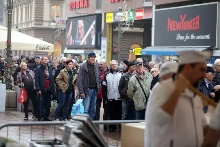 Diljem Hrvatske dobro se jede! Bakalar, fiš paprikaš, srdele: Evo kako guštaju građani