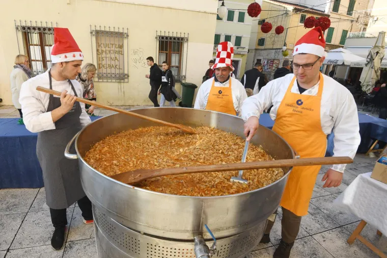 Diljem Hrvatske dobro se jede! Bakalar, fiš paprikaš, srdele: Evo kako guštaju građani