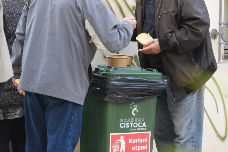 Diljem Hrvatske dobro se jede! Bakalar, fiš paprikaš, srdele: Evo kako guštaju građani