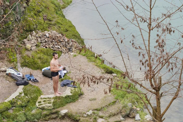 Sunce izmamilo građane na božićnu rekreaciju Jarunom. Oni hrabriji, okupali se u rijeci Vrbas