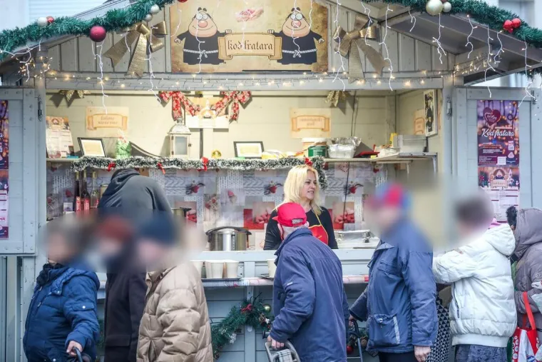 Na Svetom Duhu volonteri i franjevci podijelili pravi božićni ručak: 'Nitko ne smije biti gladan'