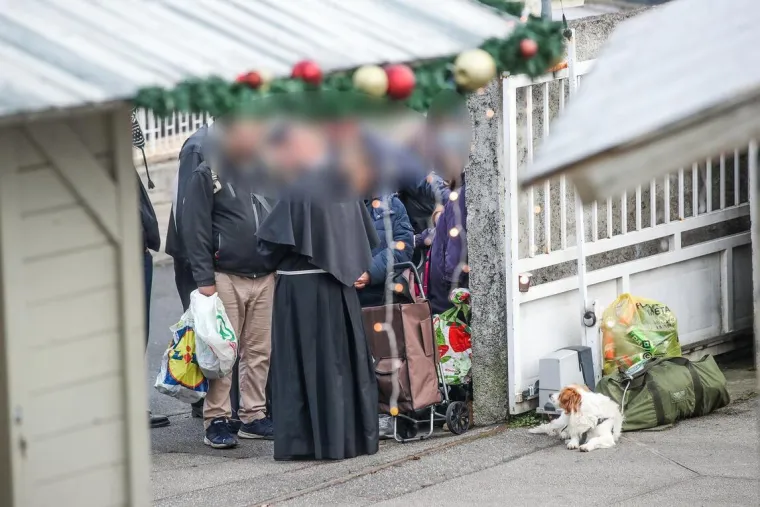 Na Svetom Duhu volonteri i franjevci podijelili pravi božićni ručak: 'Nitko ne smije biti gladan'