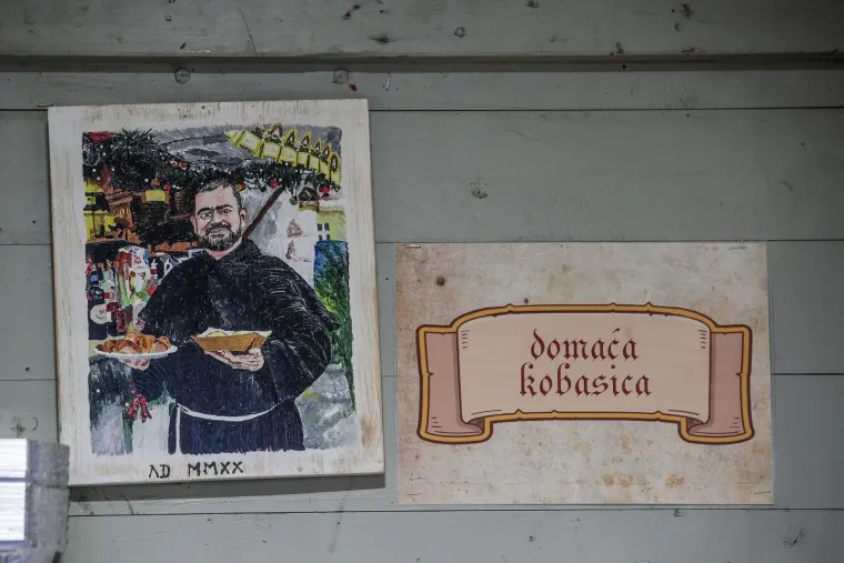 Na Svetom Duhu volonteri i franjevci podijelili pravi božićni ručak: 'Nitko ne smije biti gladan'