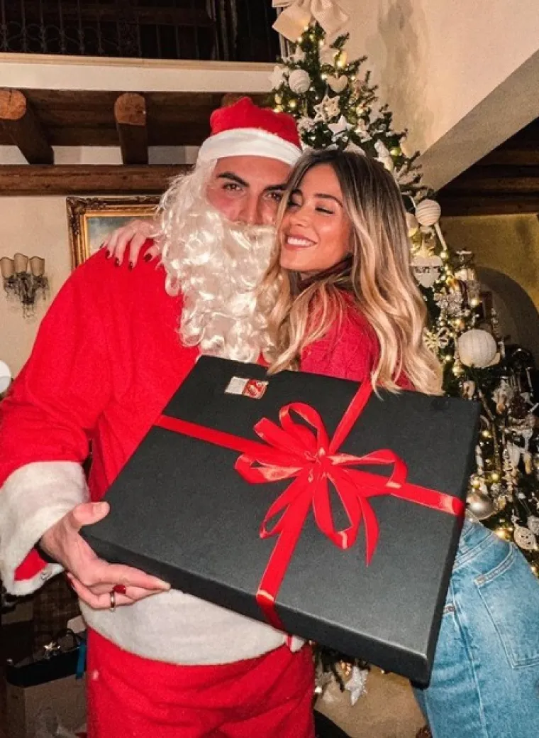 Ho, ho, ho: Prekrasna Diletta raspametila i Djeda Božićnjaka; Istaknula bujne grudi i otopila snijeg na Sjevernom polu