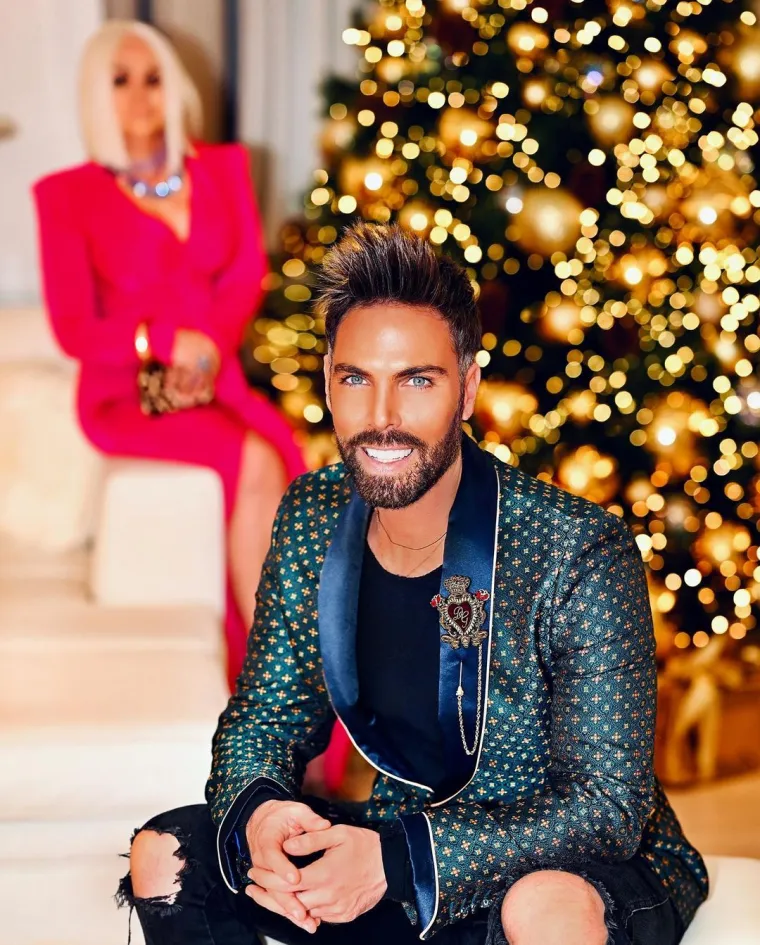 Grubnić objavio ultra uglancane fotke sa zgodnom mamom koja je pokazala duge noge i duboki dekolte: 'Klasa za sebe'