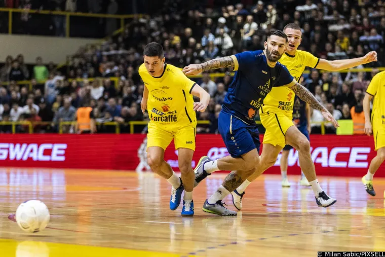 Pogledajte kako Marko Livaja igra na turniru 'Četiri kafića': Proma&scaron;io je kazneni udarac i ispao