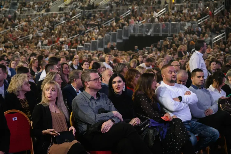 Iva Todorić i Iva Radić zajedno na koncertu Zdravka Čolića u Areni Zagreb: Spektakl su pratile iz prvih redova