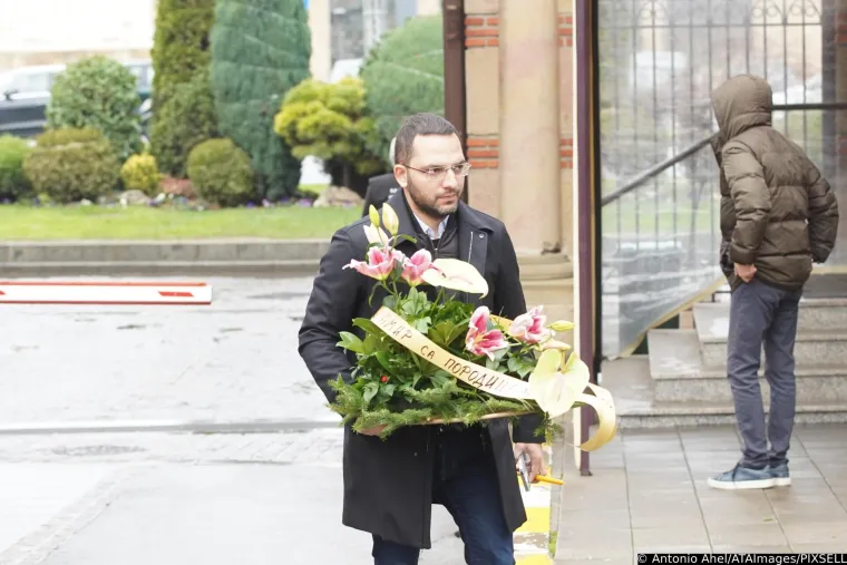 Pokopan sin Marine Tucaković: Na posljednji oproštaj stigli su i Dara Bubamara, Saša Matić, Nataša Bekvalac...